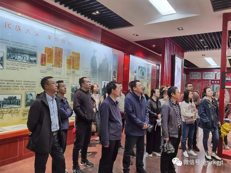 天水市政府金融辦、甘肅金控天水擔(dān)保公司、天水卓雅服飾公司黨支部聯(lián)合舉行主題黨日活動(dòng)